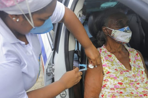 Bahia tem 433 mil vacinados contra covid-19; quase 100 mil com 2ª dose